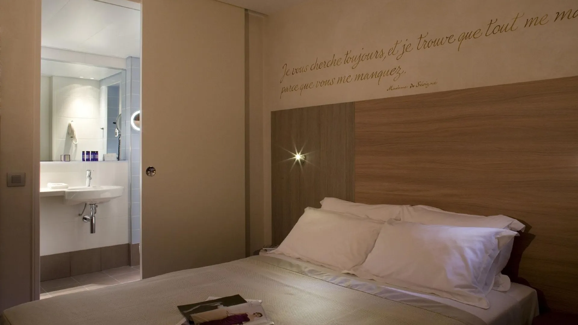 פריז Hotel De Sevigne
